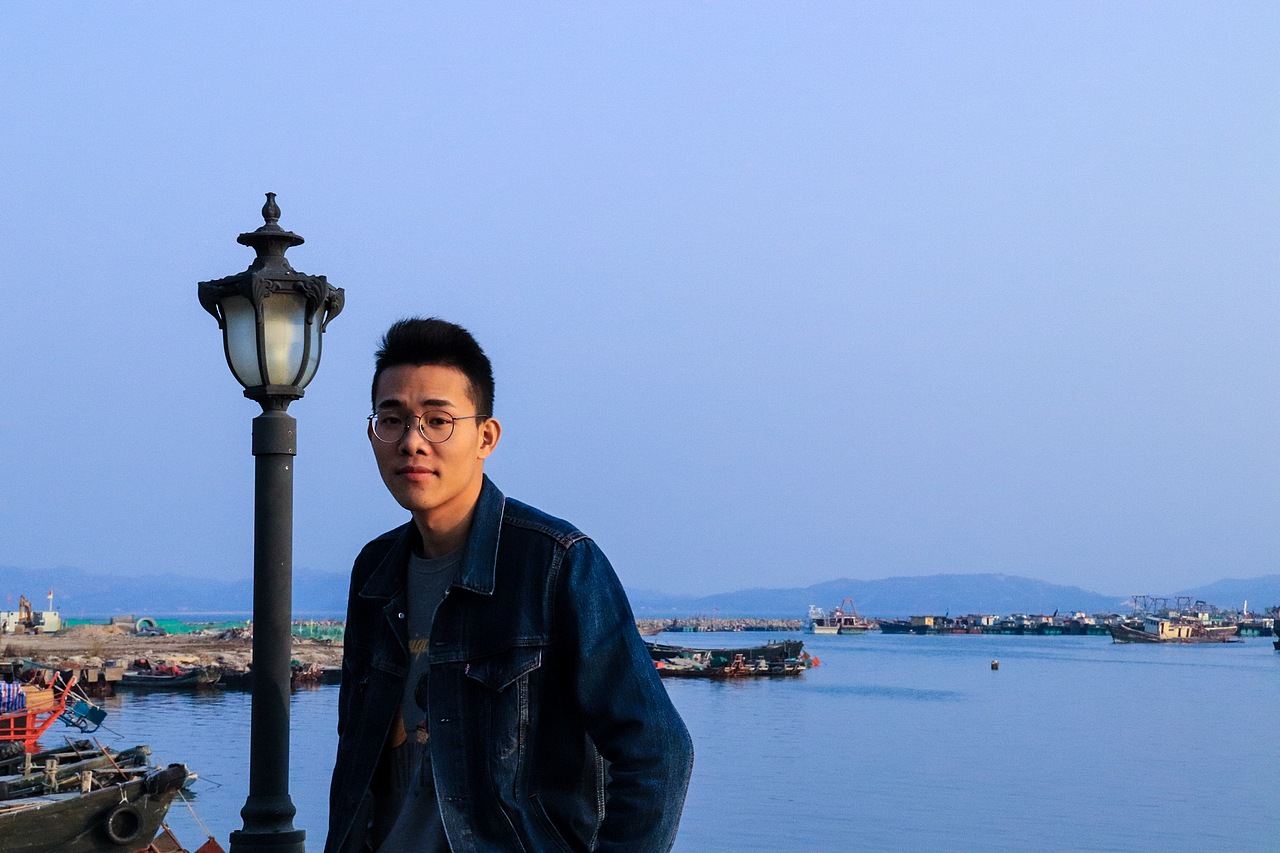 海边的寂寞青年