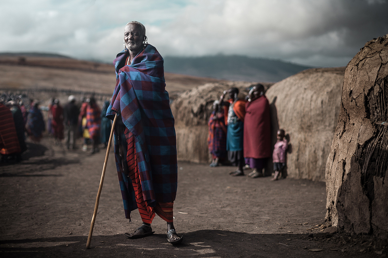 一位长老的儿子达拉库说,在老人的管理下,大约有1500名居民.