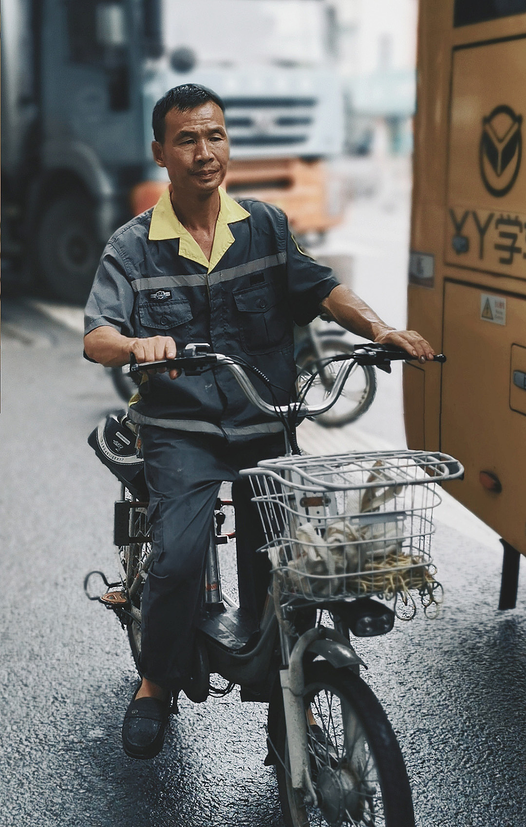 起早摸黑,辛勤的环卫工人们