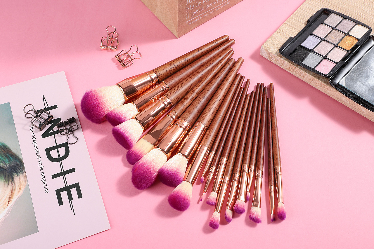 化妆刷（图ZMTM0OTEyODAw） - 产品摄影 - 站酷设计师Dong青原创素材 - 站酷ZCOOL