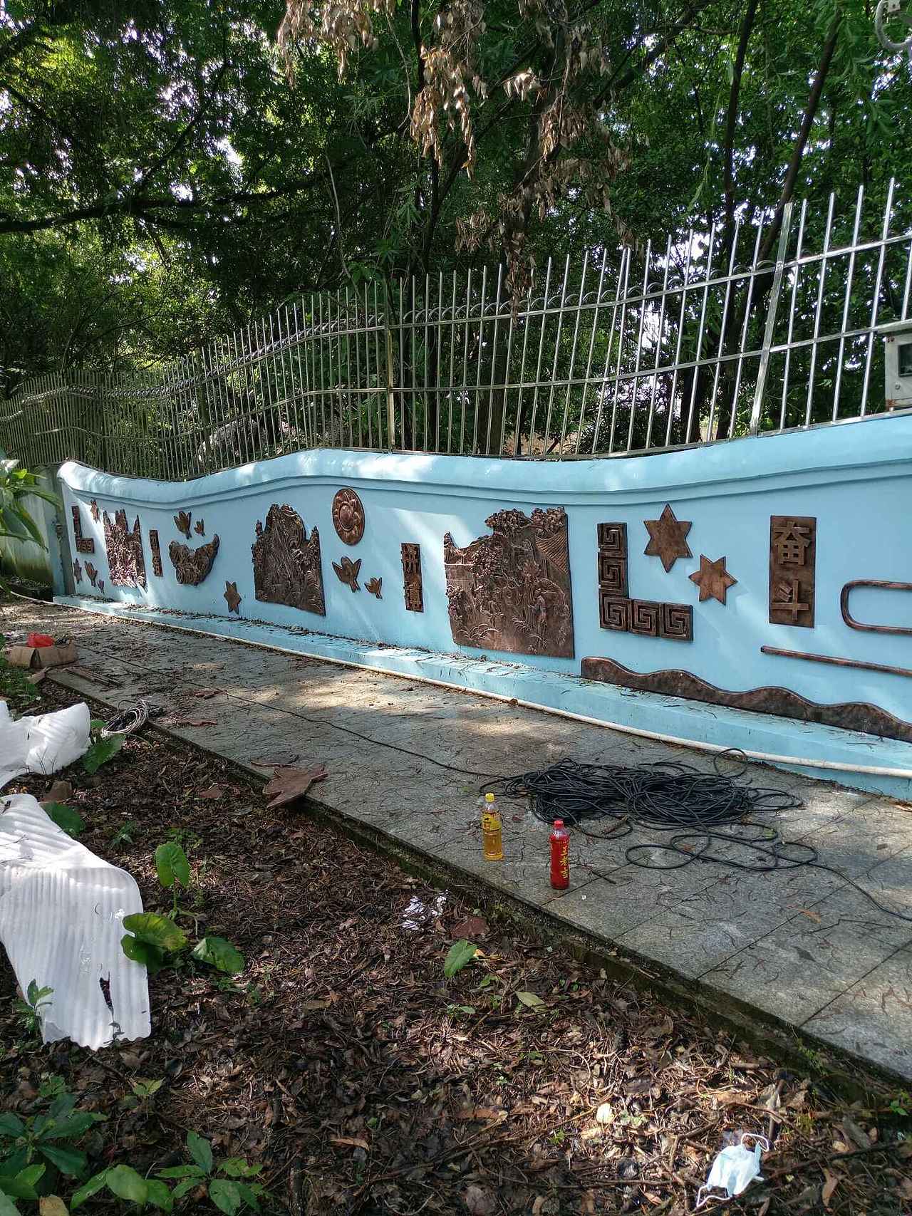 浮雕锻铜玻璃钢定制仿铜砂岩树脂户外校园人物文化墙