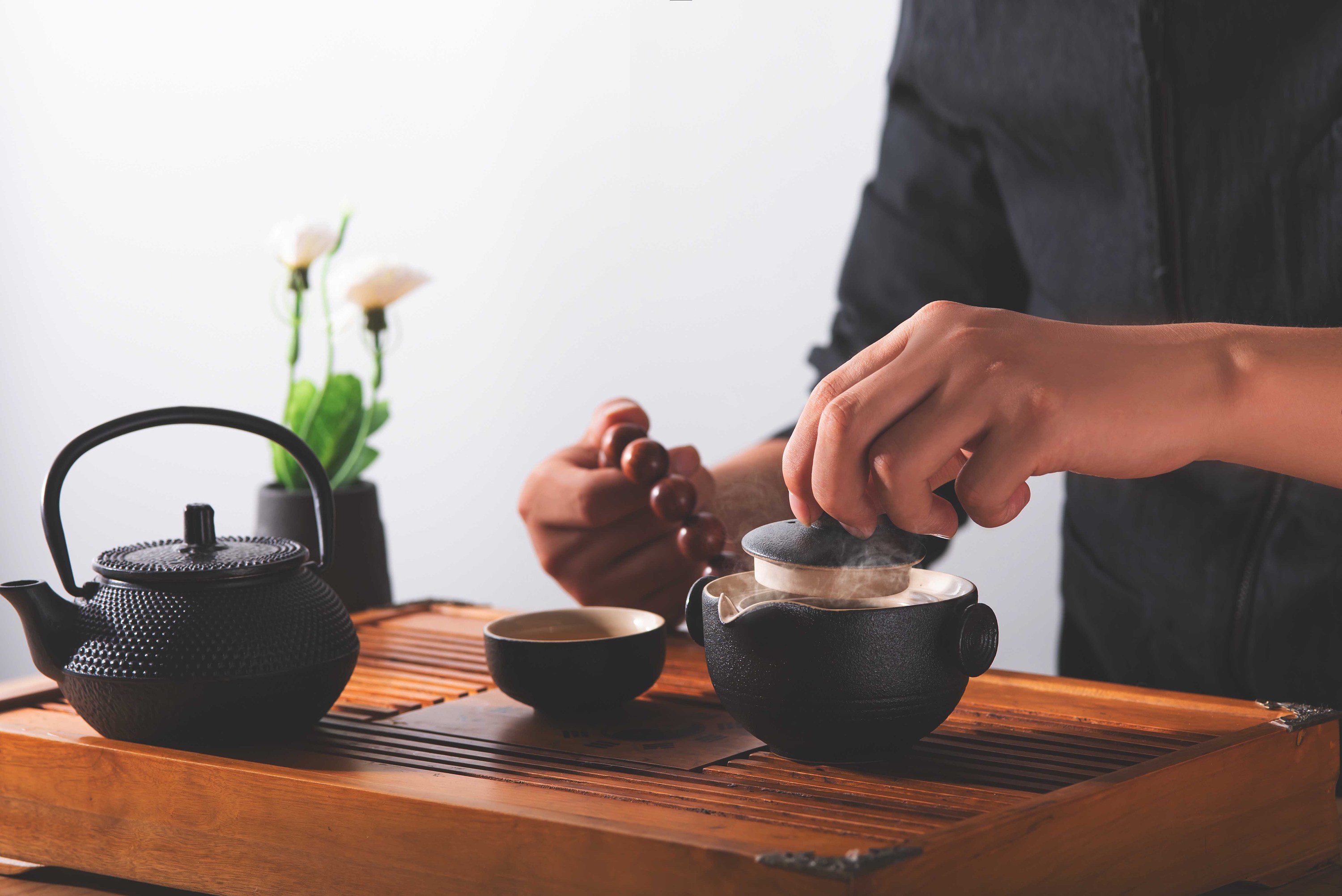 【津品茶话】喝茶时不常注意到的5个小礼节-津乔|匠制纯粹好茶