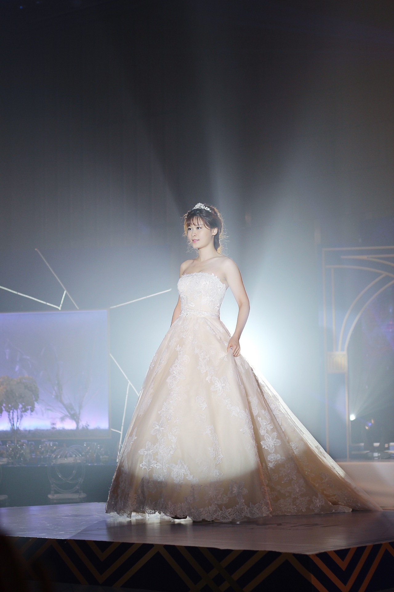 婚纱展（图ZNDQ3MDI2NTY=） - 人像摄影 - 站酷设计师易易易易易5原创素材 - 站酷ZCOOL