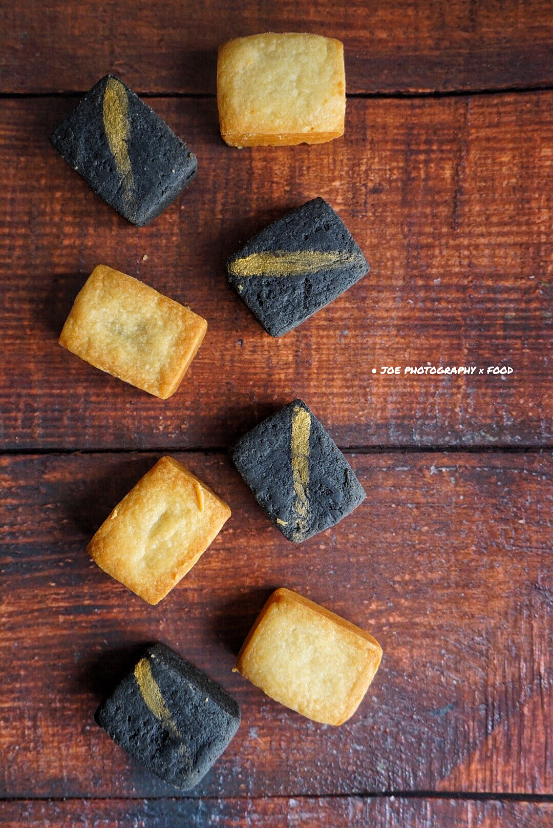 食摄记录 | 金色凤梨酥和黑色凤凰酥 