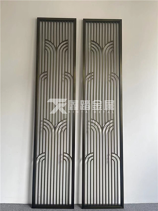 “中式局”古铜色不锈钢镂空屏风入户玄关装修图