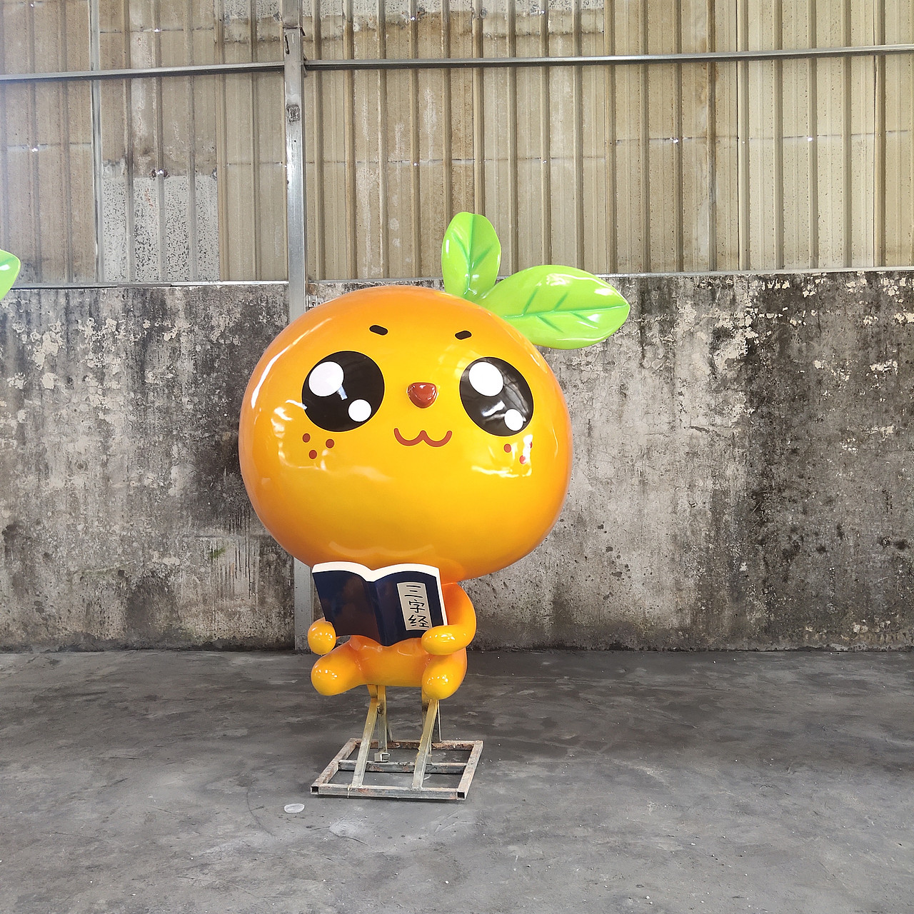 江西脐橙橘子种植基地形象IP水果卡通玻璃钢雕塑吉祥物