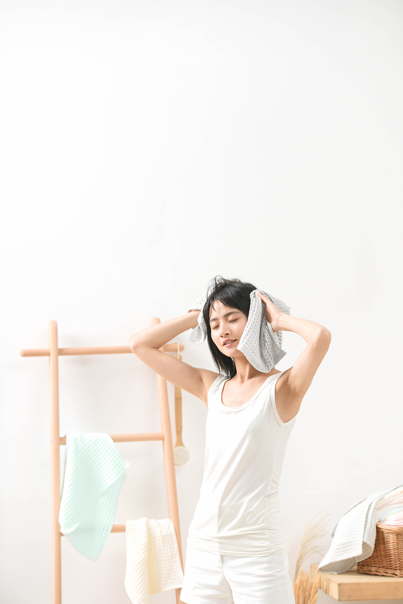 杭州产品摄影｜家居生活｜模特拍摄｜毛巾拍摄（图ZMTgyMDE3NzA4） - 产品摄影 - 站酷设计师摄影师馒头MANTO原创素材 - 站酷ZCOOL