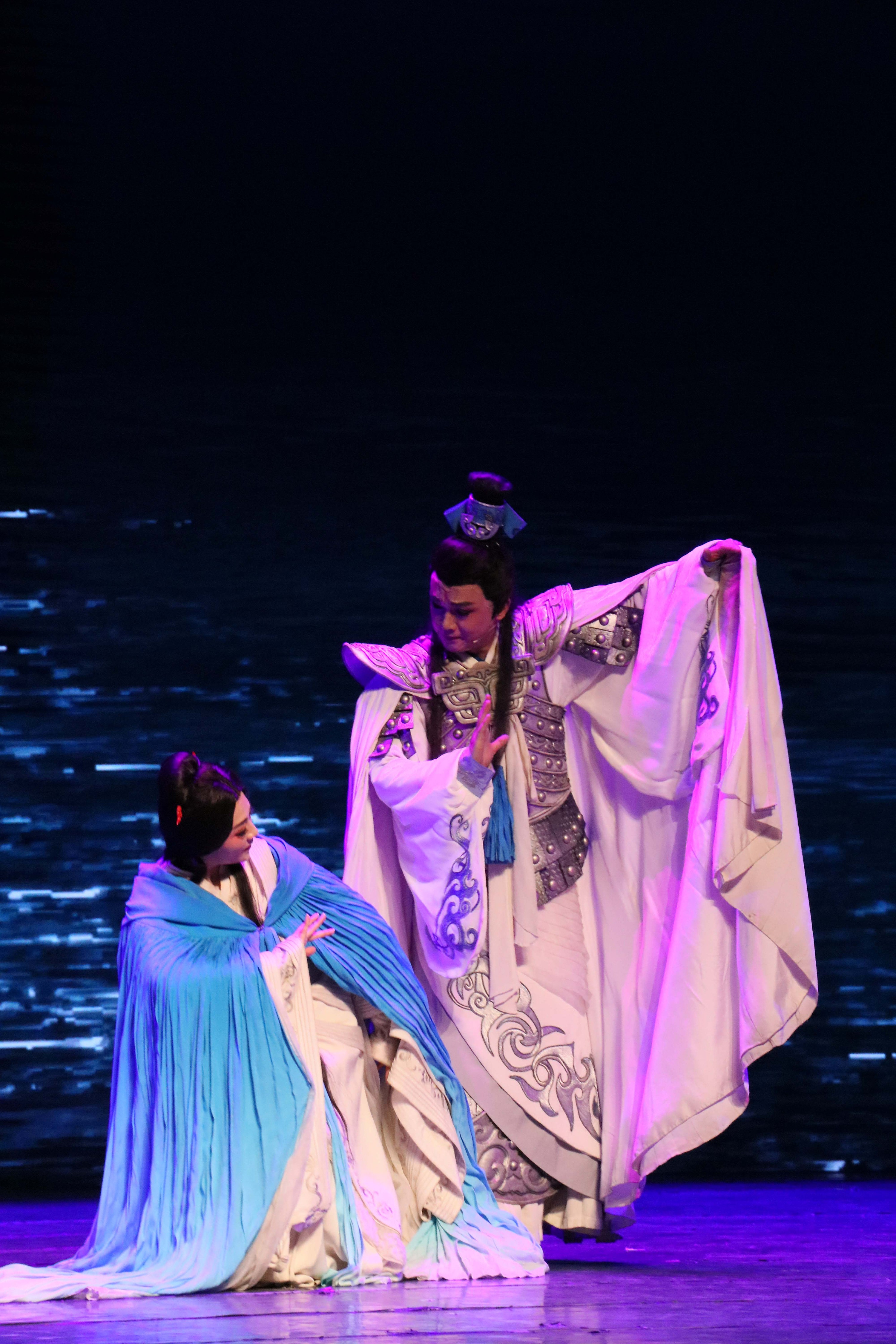 黄梅戏《小乔初嫁》舞台剧照