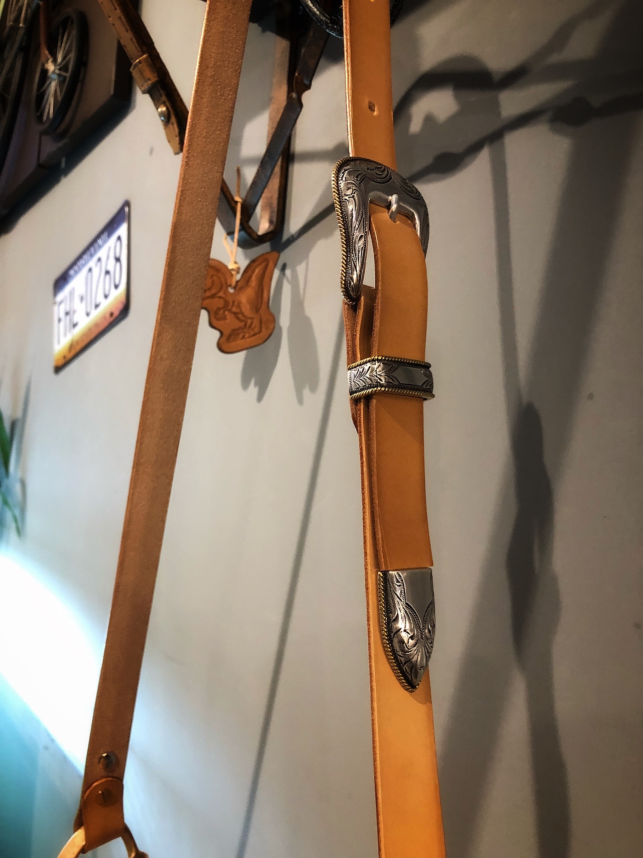 谢里丹皮雕马鞍包