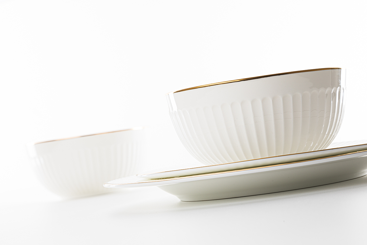 《仍是异乡人》| 餐具 | 盘子 | 碗