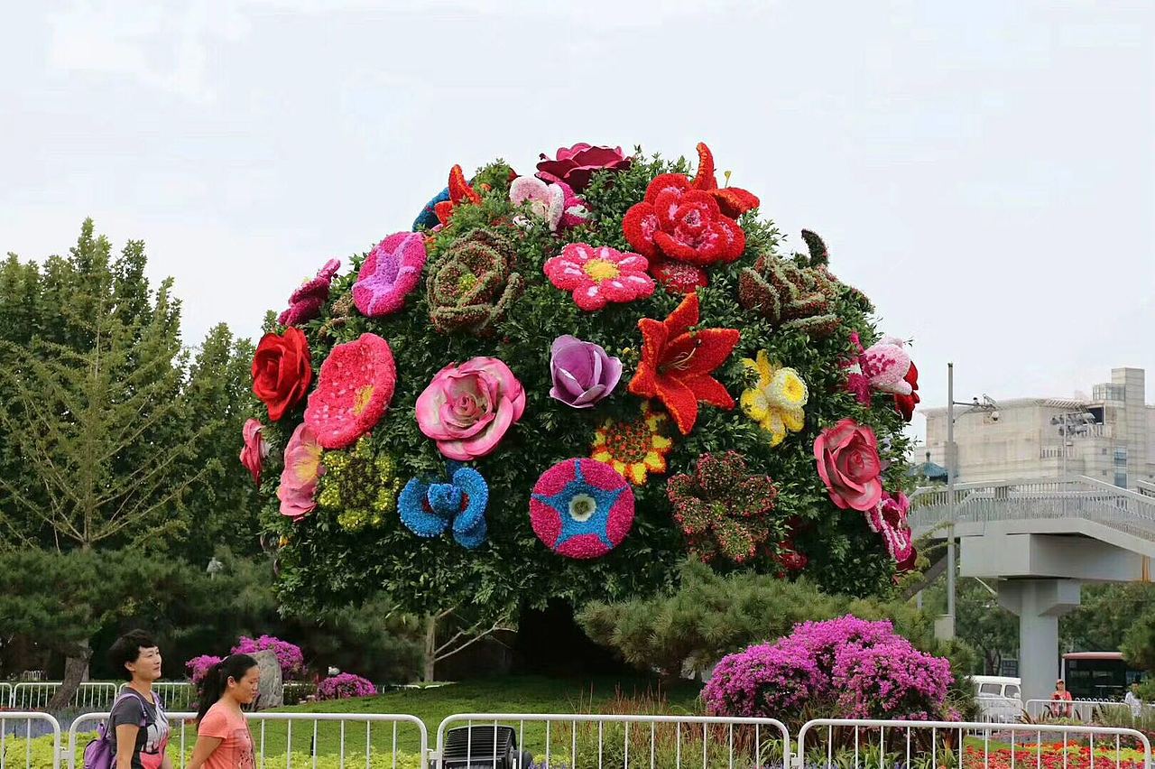 各种玻璃钢造型，五色草绿雕，风车布展（图ZMTUyNjE1NDI0） - 工艺品设计 - 站酷设计师gezhongdaxing原创素材 - 站酷ZCOOL