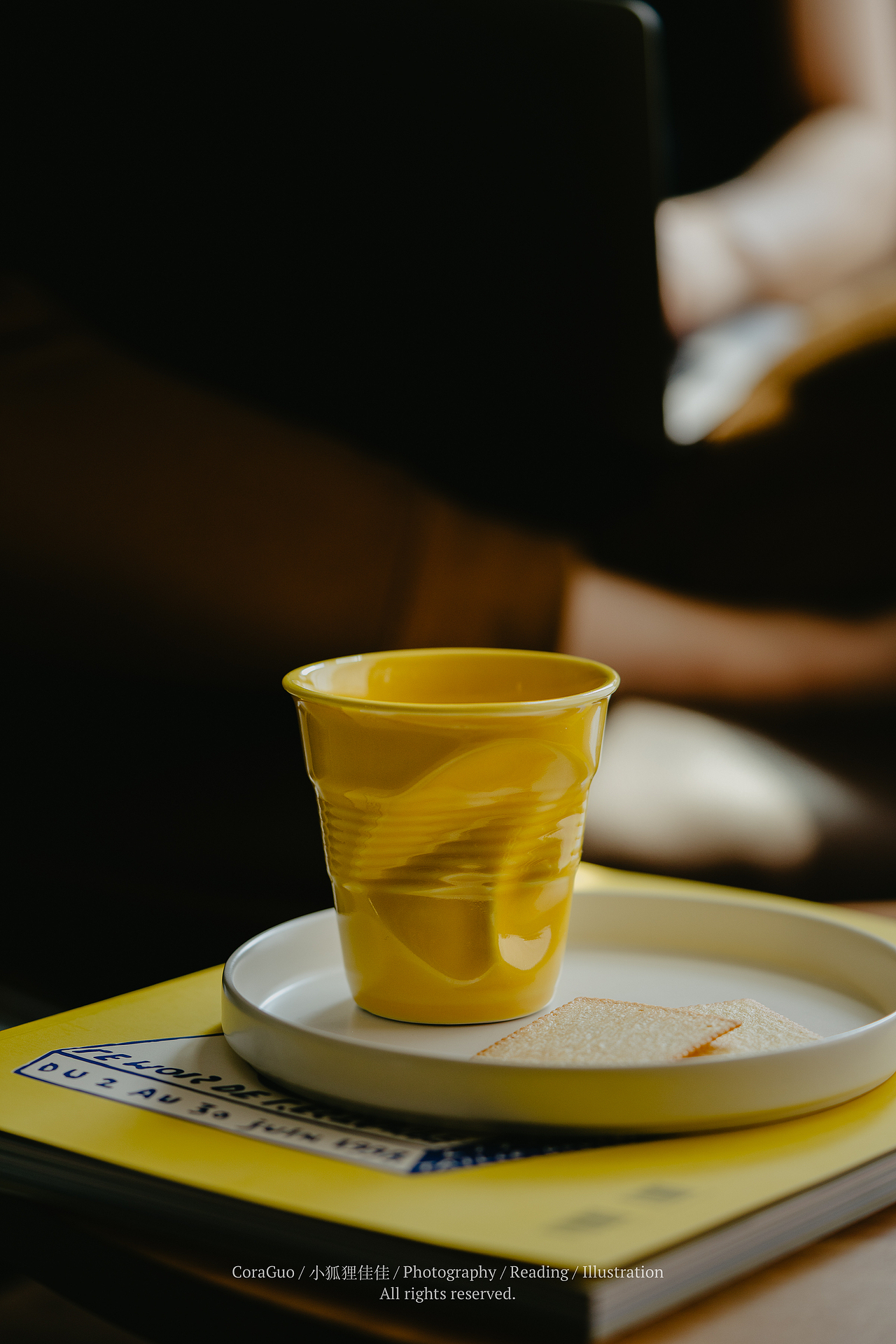 生活方式|静物摄影|一个被捏皱的杯子