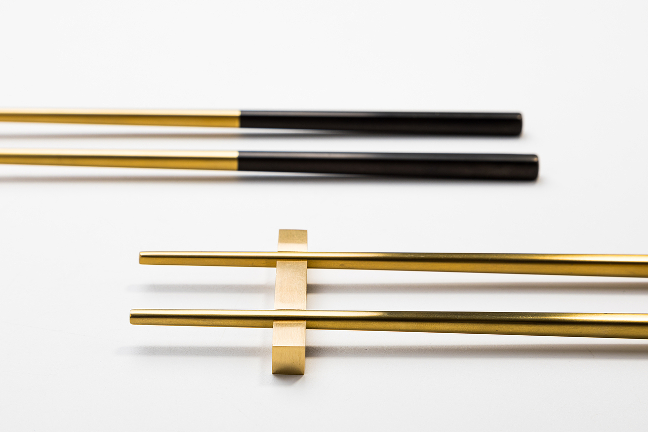 《开往早晨的午夜》| 餐具 | 筷子 | 金色