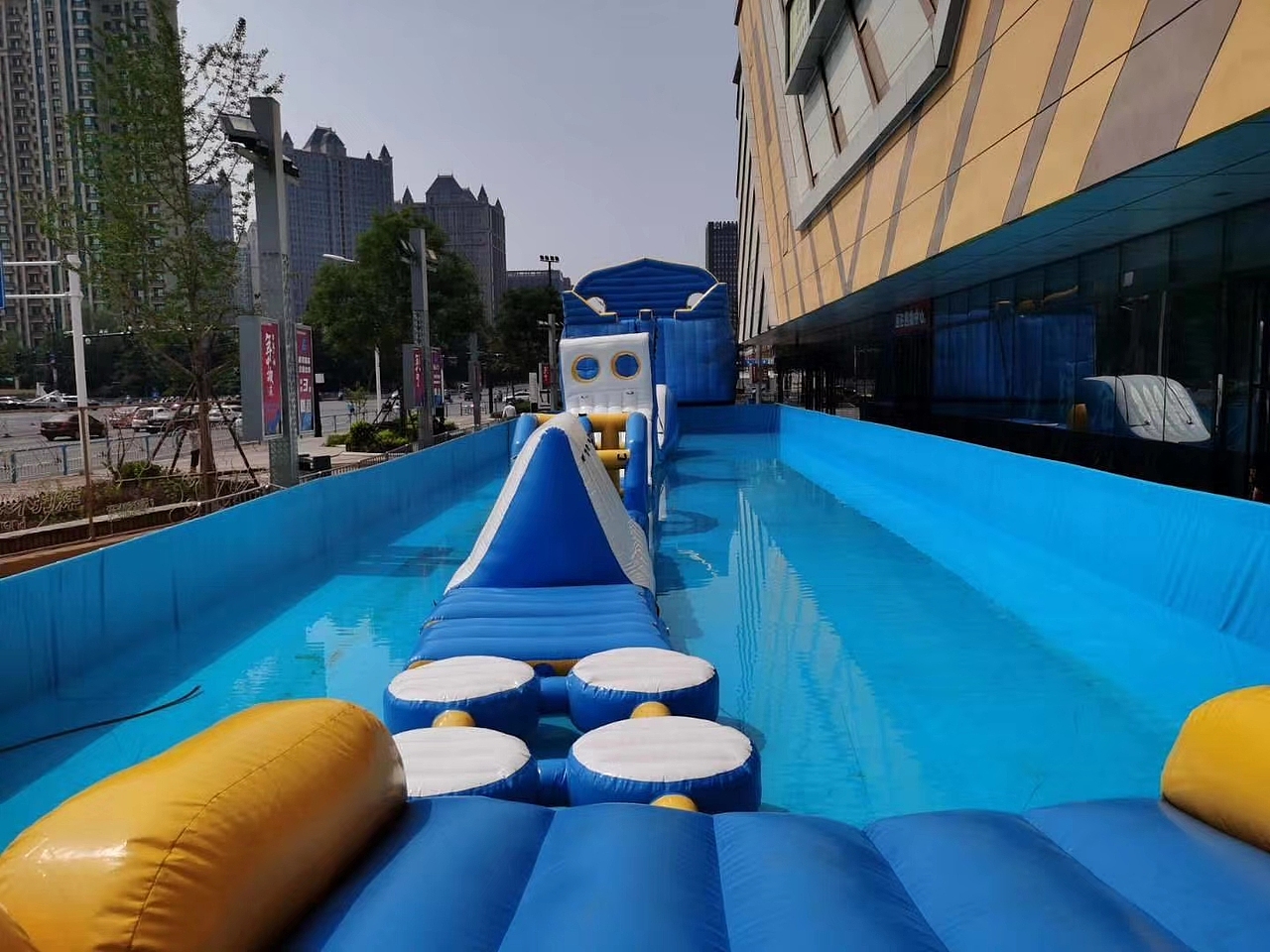 水上闯关厂家出租租赁 55米×10米 专业制作气模厂家