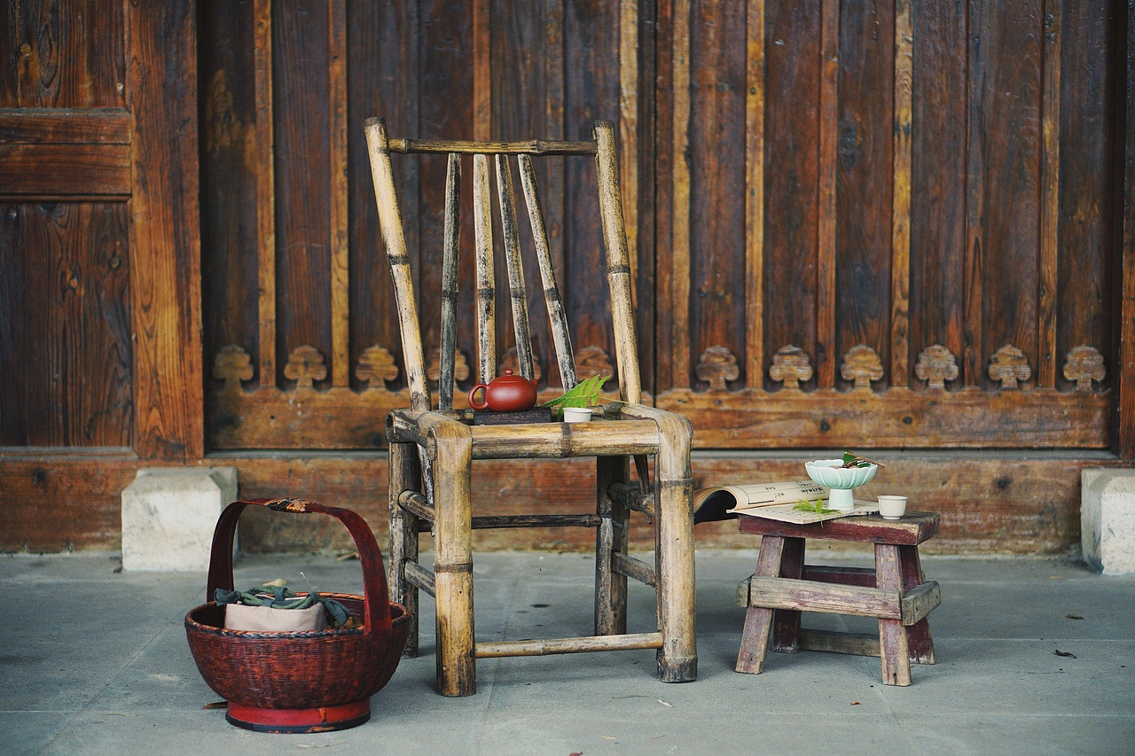 晨饮白茶,食龙眼。