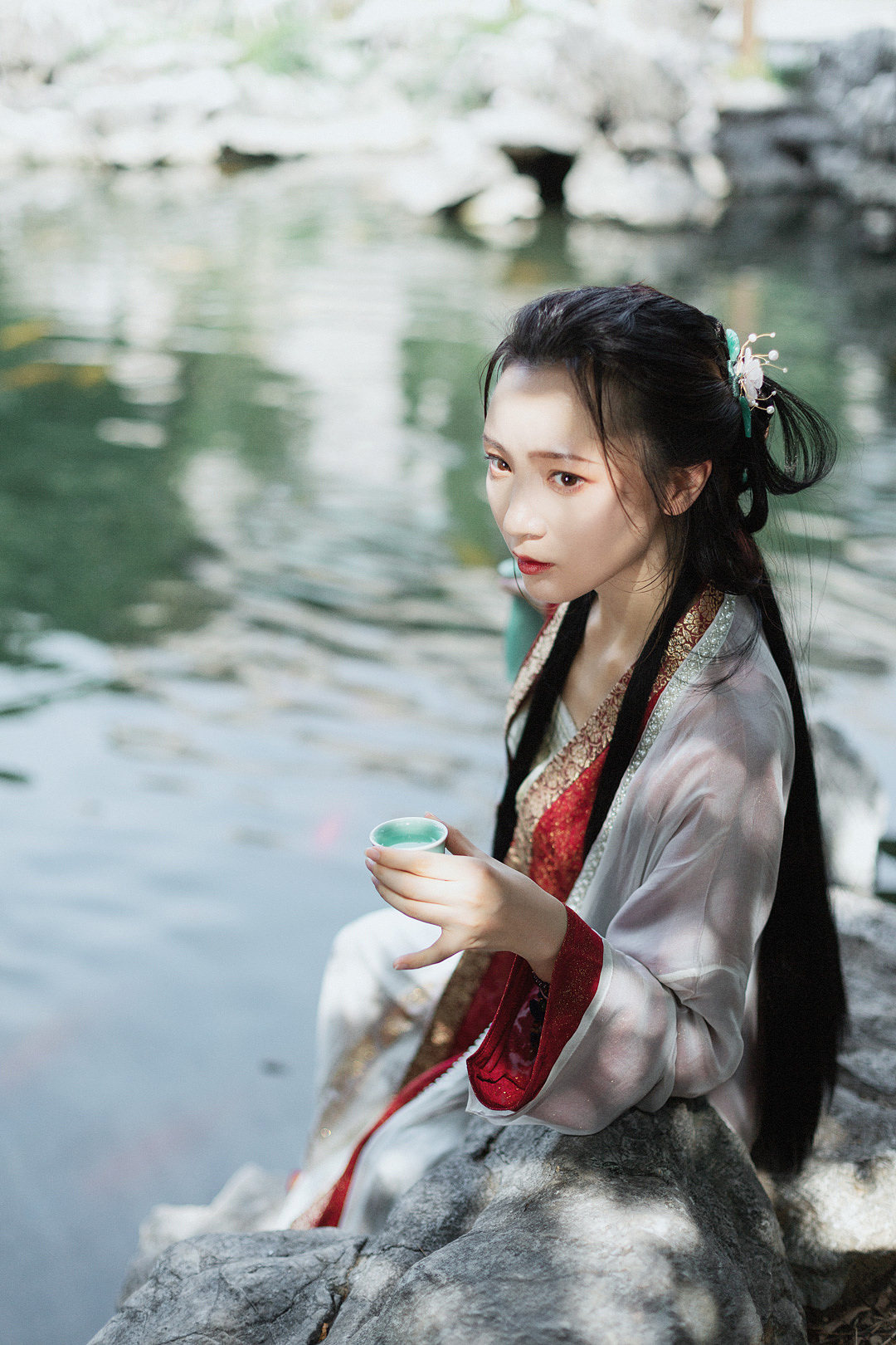 策划:@麦燕photo摄影:@_布衣圣贤汉服:@飞竹柴妆造:@-又又酱-出镜:@九