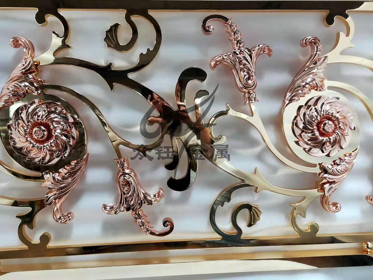 镜面玫瑰金铝艺镂空护栏 浪漫玫瑰金