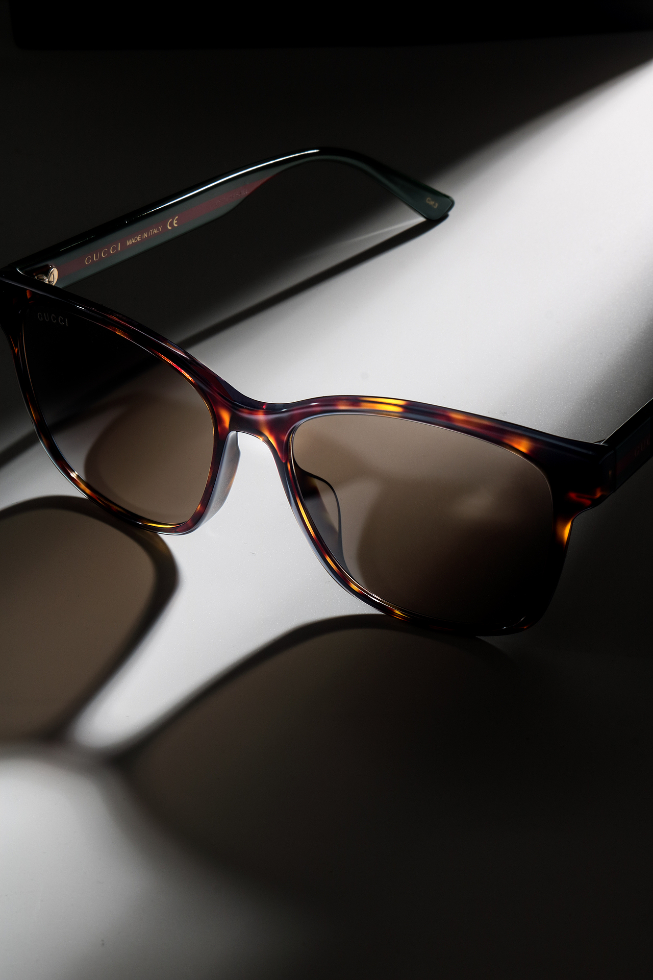 太阳镜拍摄 GUCCI 眼镜