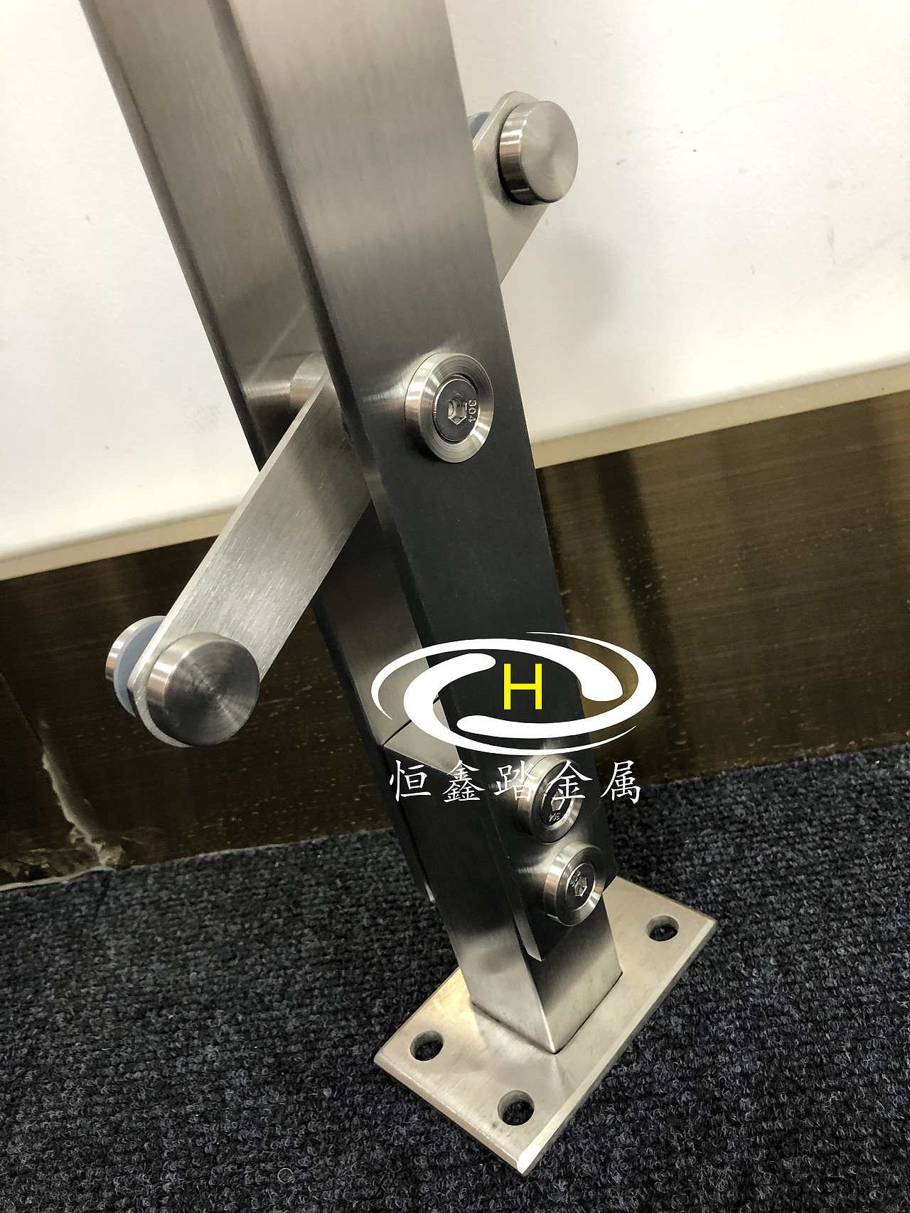 商场304不锈钢工程立柱异形不锈钢立柱施工工艺技术