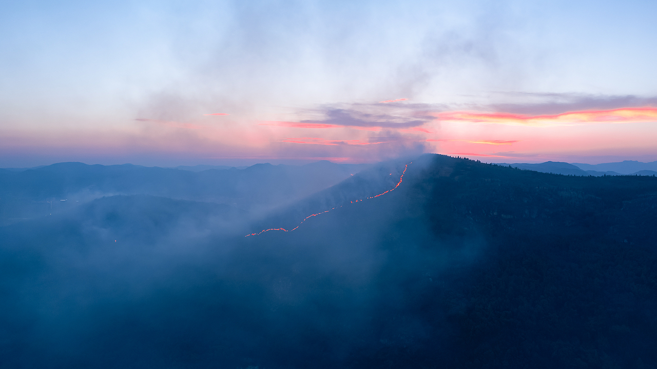 昆明长虫山火灾前后