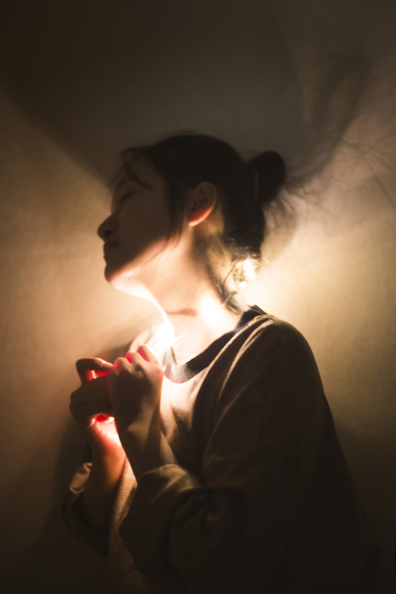 老妹半夜12点不睡觉喊我拍照片