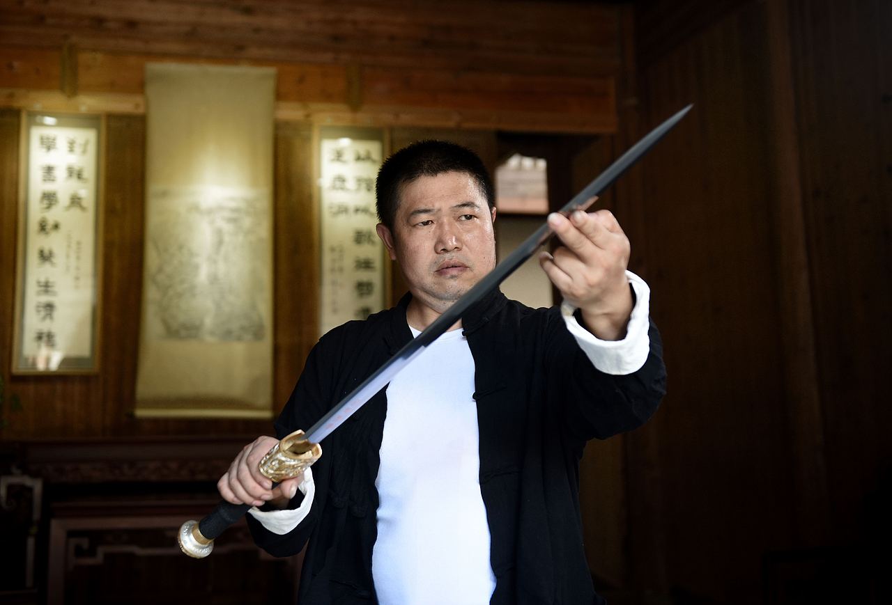 宝剑作品-千里决胜风云剑!龙泉宝剑铸剑师曾保东作品