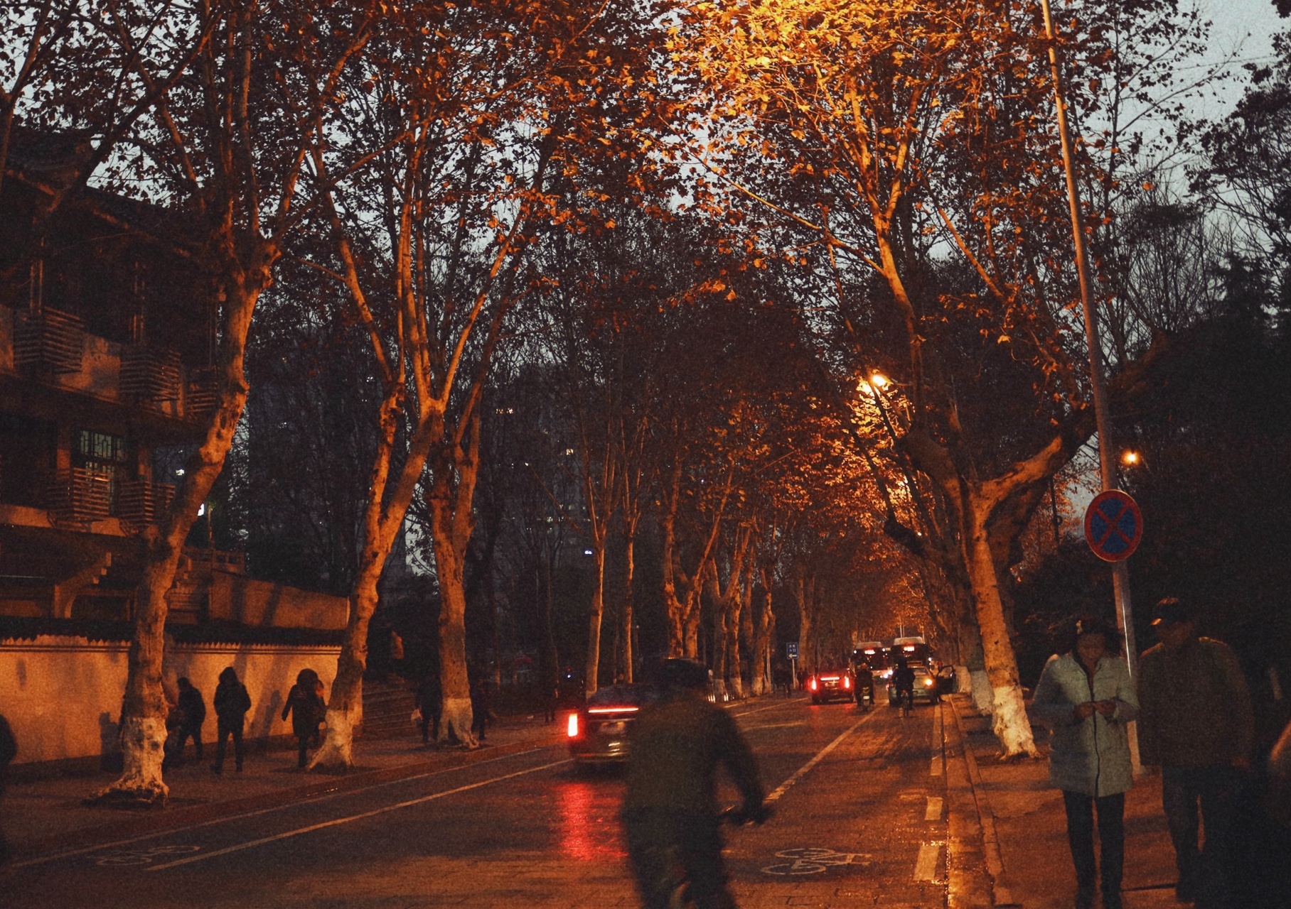 武汉冬夜的街头