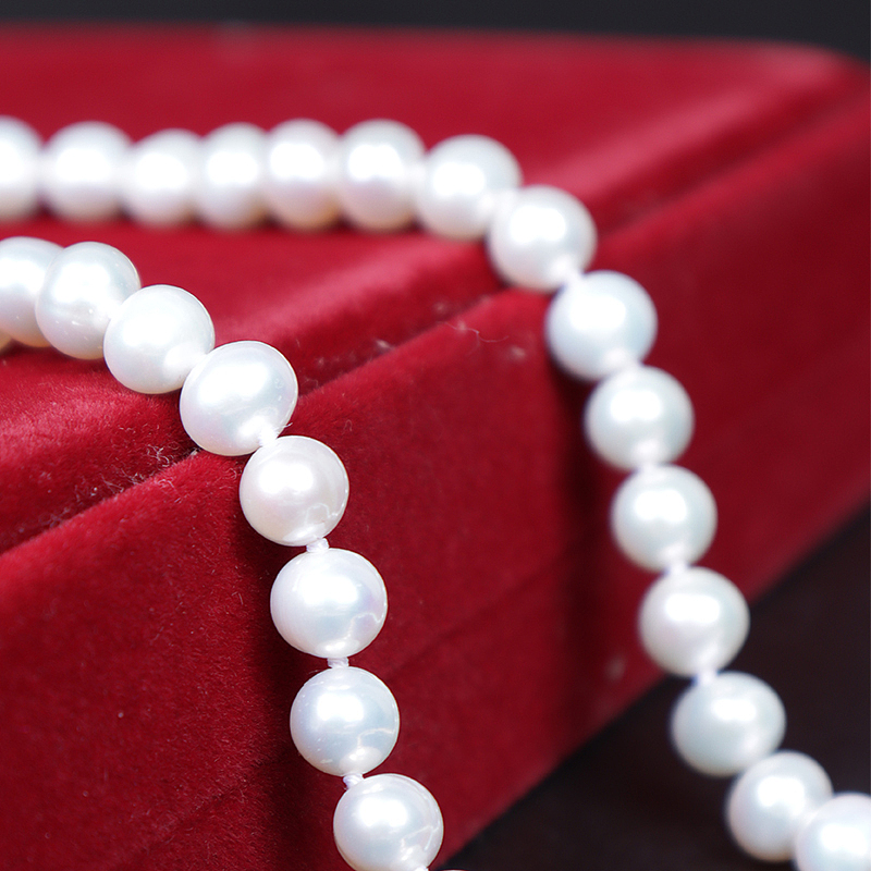 项链纯色背景拍摄