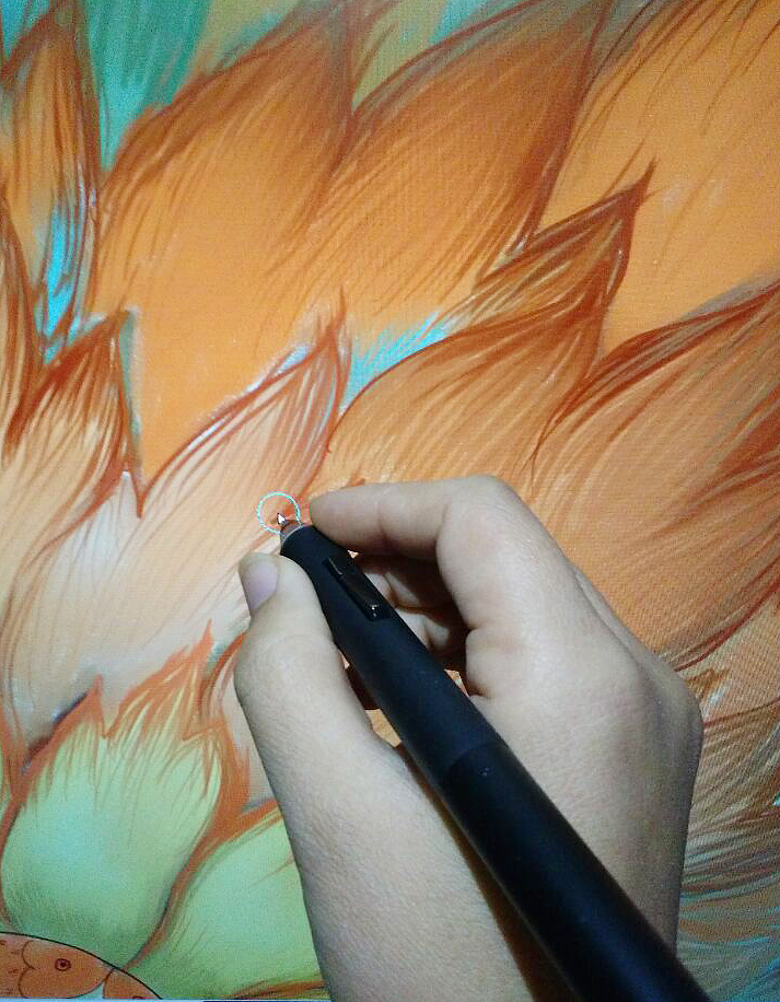 小鱼伤心地流着泪,听到蝴蝶的话,温柔地给了他一个湿湿的吻