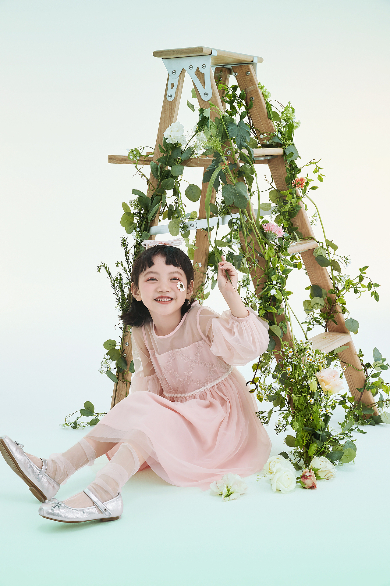 与春⾊的契合/⼥孩的⼩花园