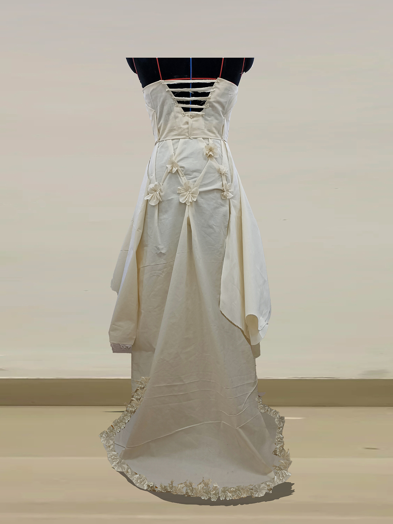 女装创意礼服的立裁