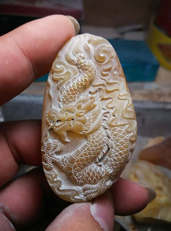 浪里格朗~~~ br>雕完收工~~龙爪处理的还不是太满意,功力还需修炼