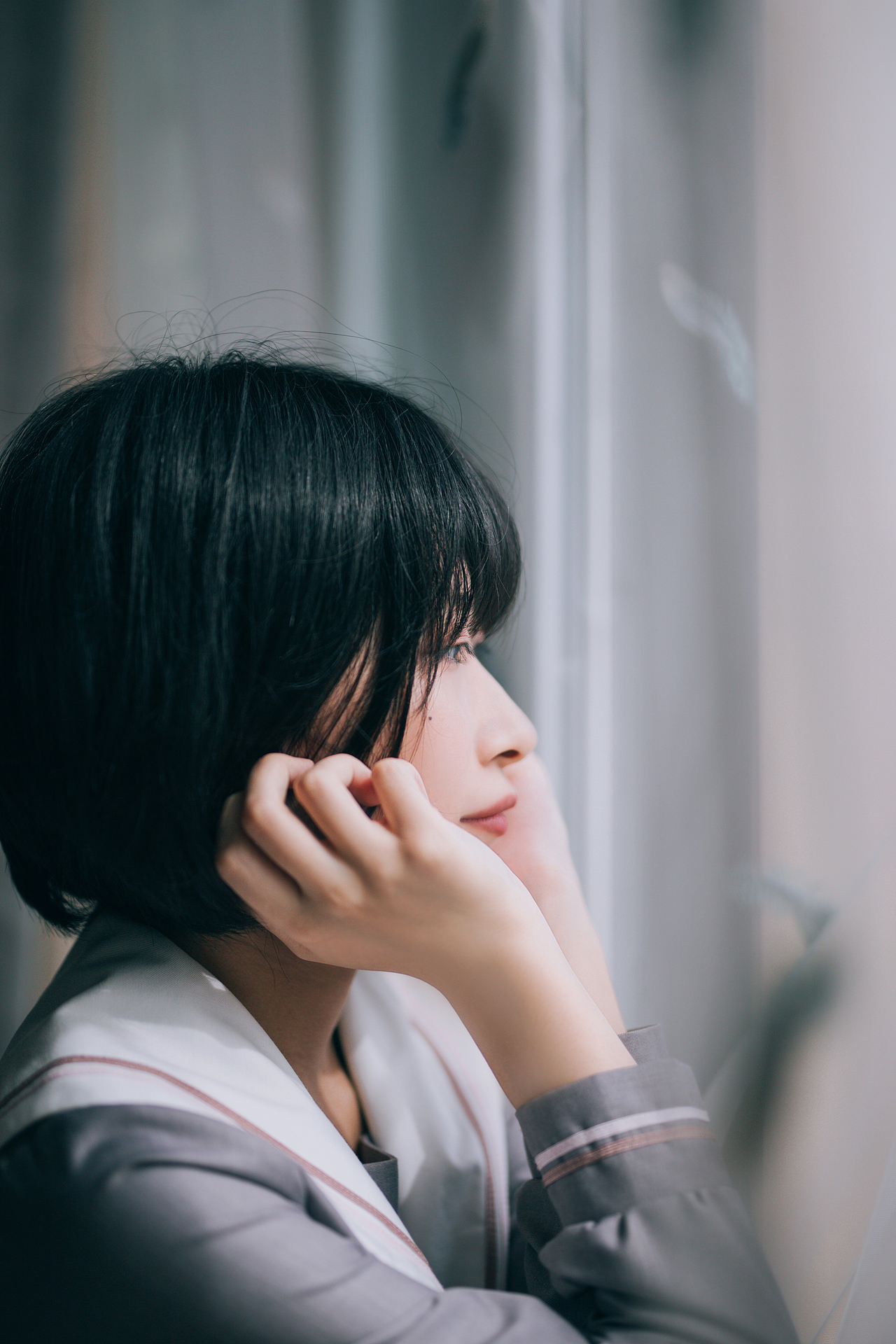 短发女孩