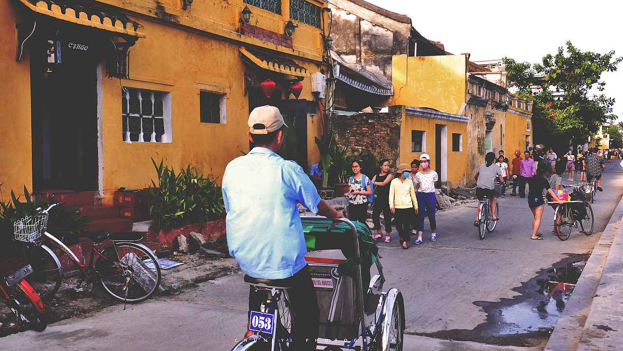 越南会安的三轮车夫