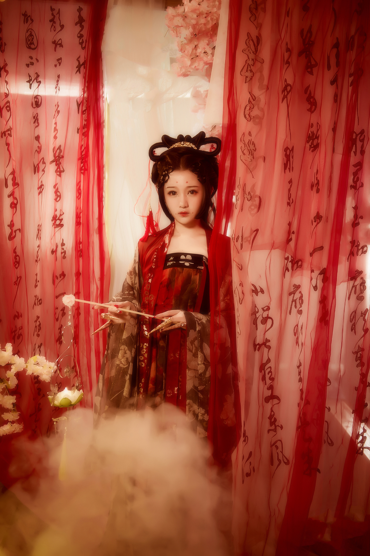 报道金钗坠也,十指露、春笋纤长。 亲曾见,全胜宋玉,想（图ZMTUwNDYzNDU2） - 人像摄影 - 站酷设计师平了个平平平原创素材 - 站酷ZCOOL