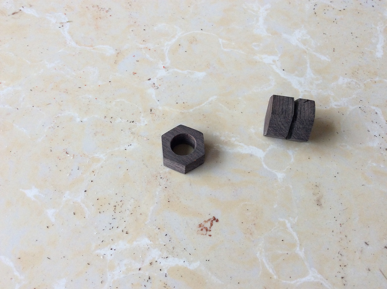 吊坠：《恋情》