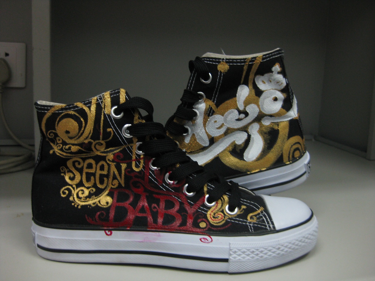 丙烯系列_鞋|插画|艺术插画|姜小凡 - 原创作品 - 站酷 (zcool)