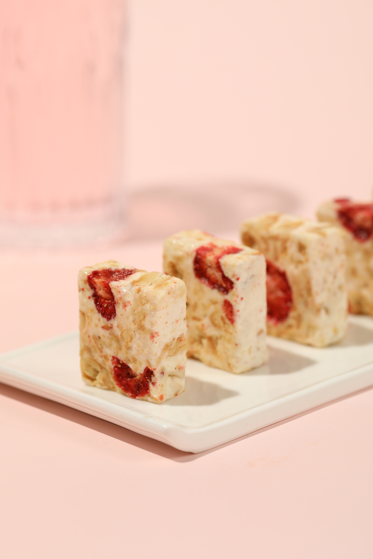 雪花酥，锅巴，香脆饼，薯条拍摄（图ZMjkwMzAzMjAw） - 产品摄影 - 站酷设计师唯薇安A原创素材 - 站酷ZCOOL