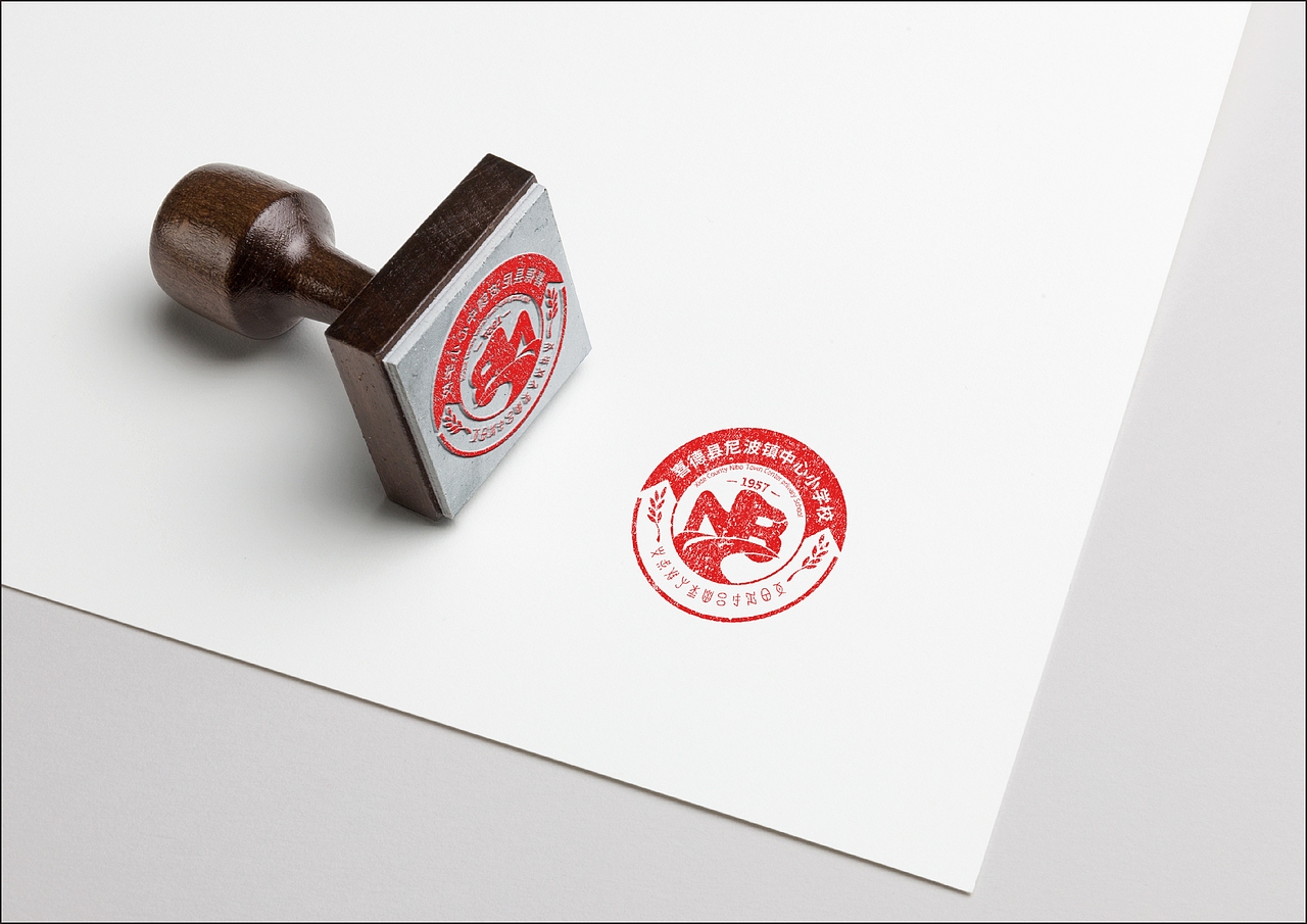 学校logo