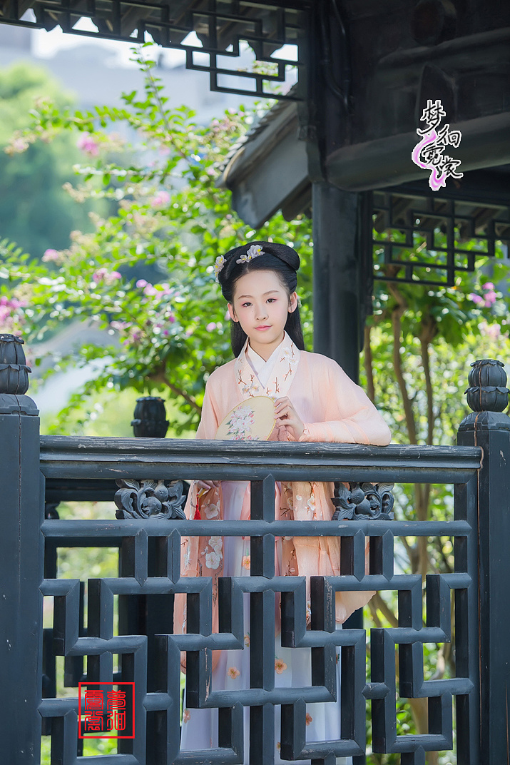 梦徊霓裳原创桃花刺绣汉服襦裙|服装|其他服装|梦徊霓裳 - 原创作品