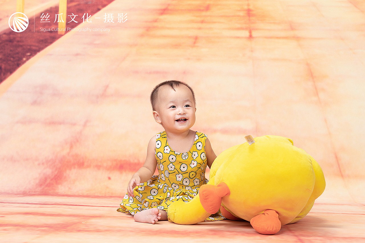 兒童周歲紀(jì)念照（圖ZMjY5NzkxMTg4） - 人像攝影 - 站酷設(shè)計(jì)師產(chǎn)品攝影精修原創(chuàng)素材 - 站酷ZCOOL