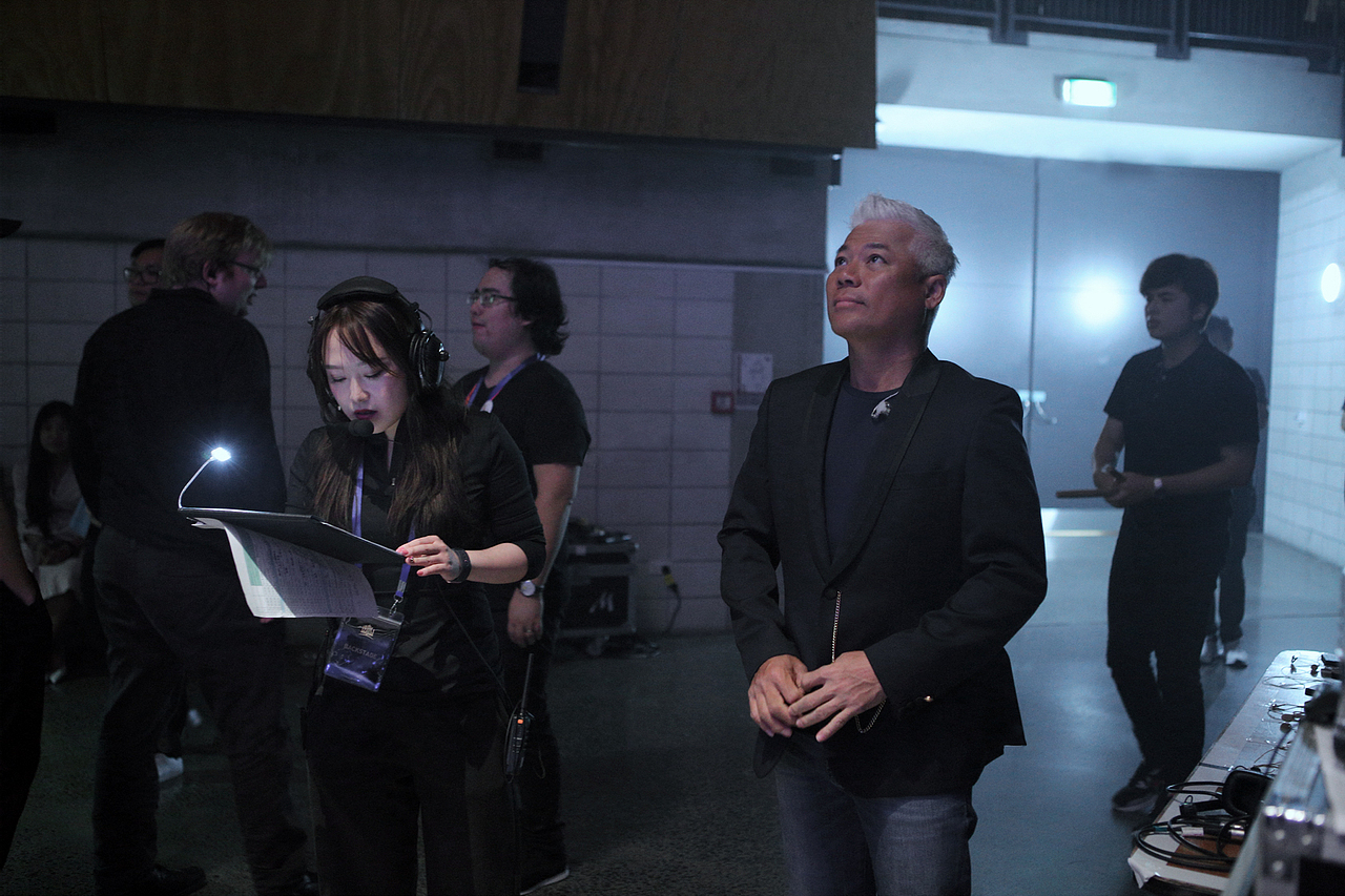 晚会相关演职人员就位