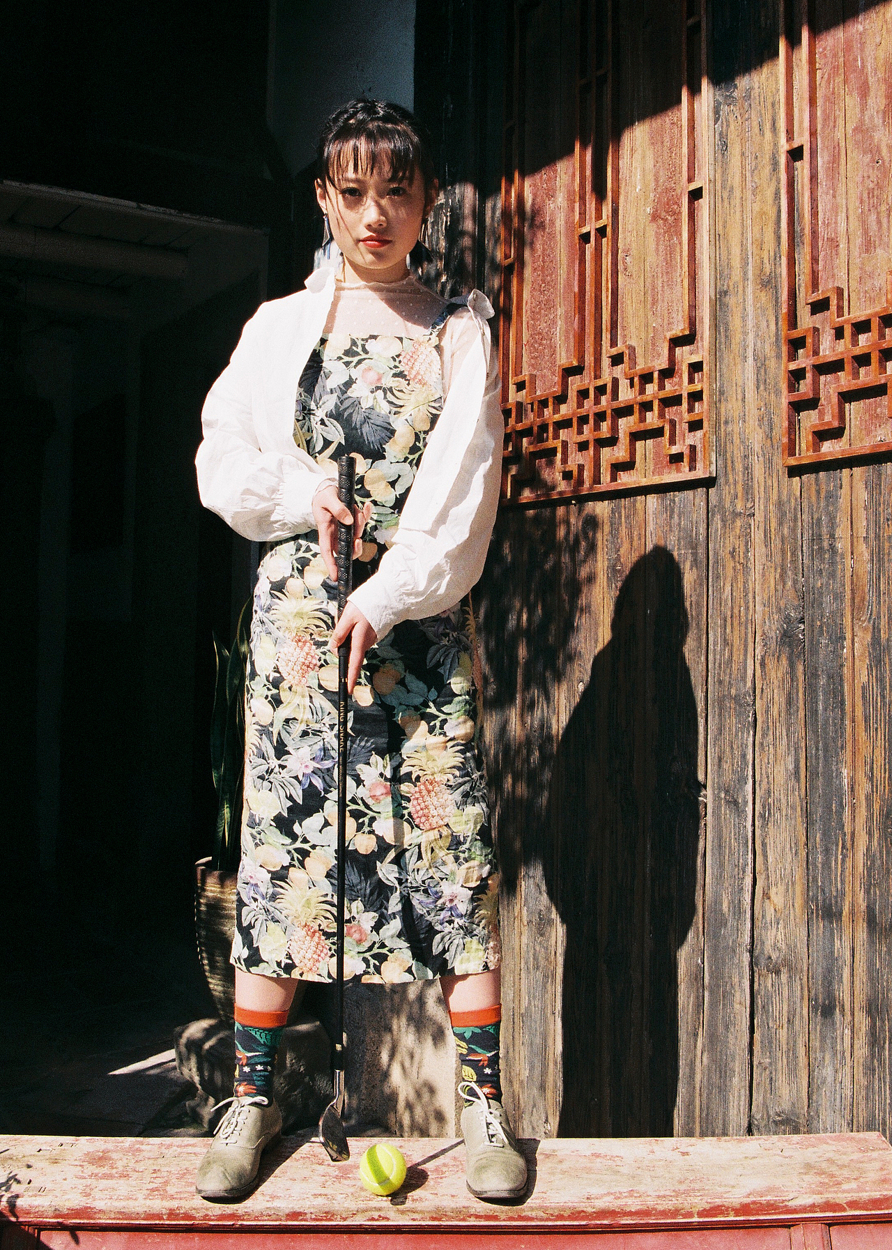 五月的阳光一如往常 劫持了她所有的幻想