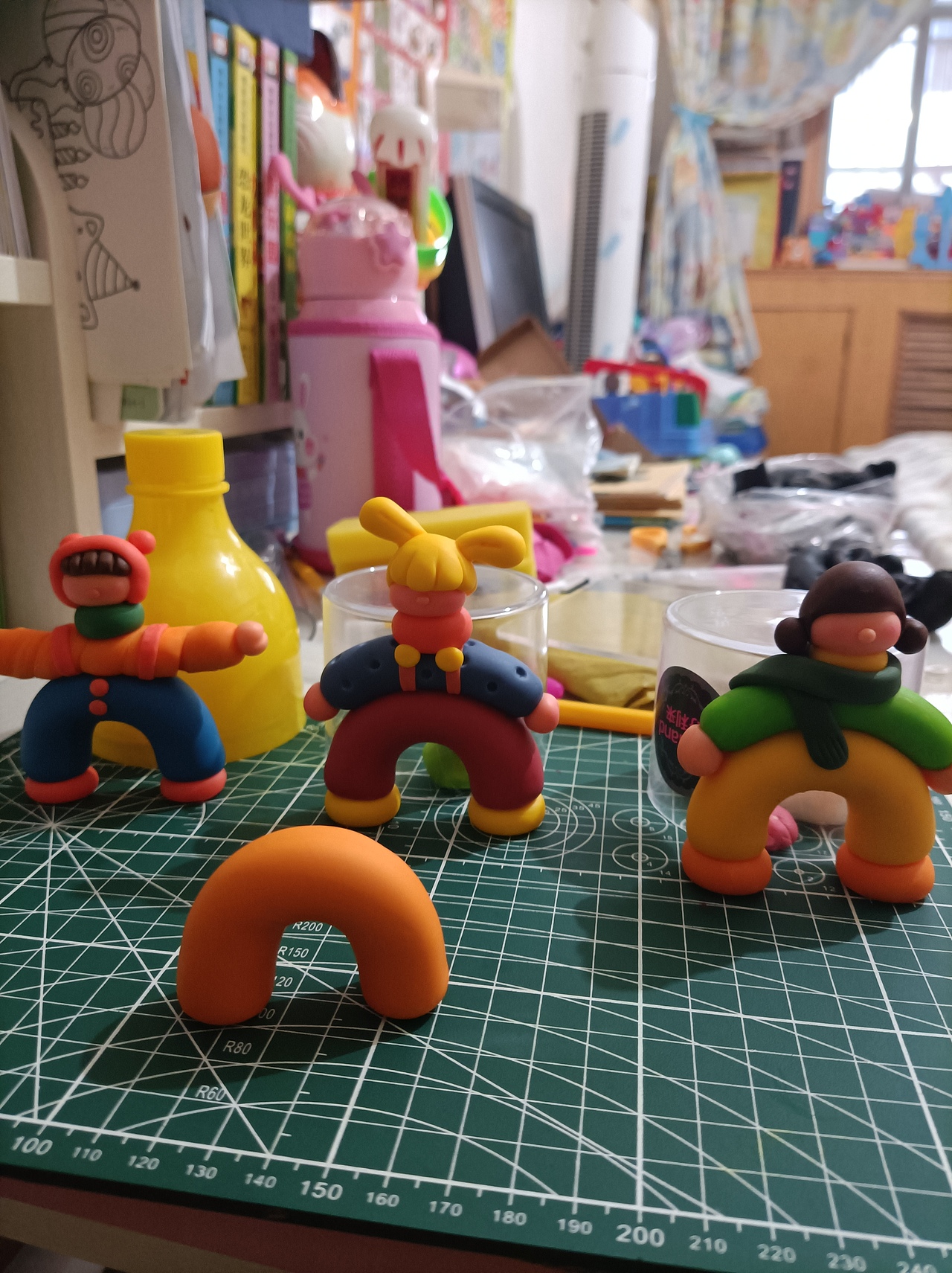 年过三十的我,只能学着别人的样子捏粘土