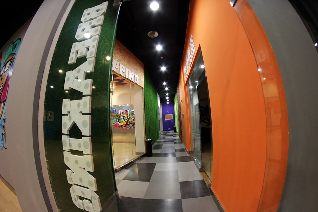 嘻哈帮街舞 曼哈顿店 空间设计（图ZMTg3Njc3NDg=） - 家装设计 - 站酷设计师意开品牌咨询原创素材 - 站酷ZCOOL