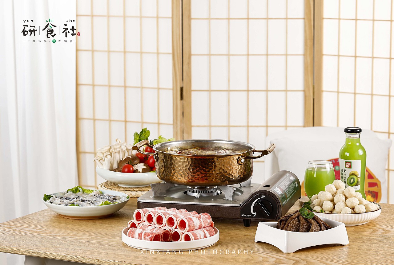 火锅涮肉场景图