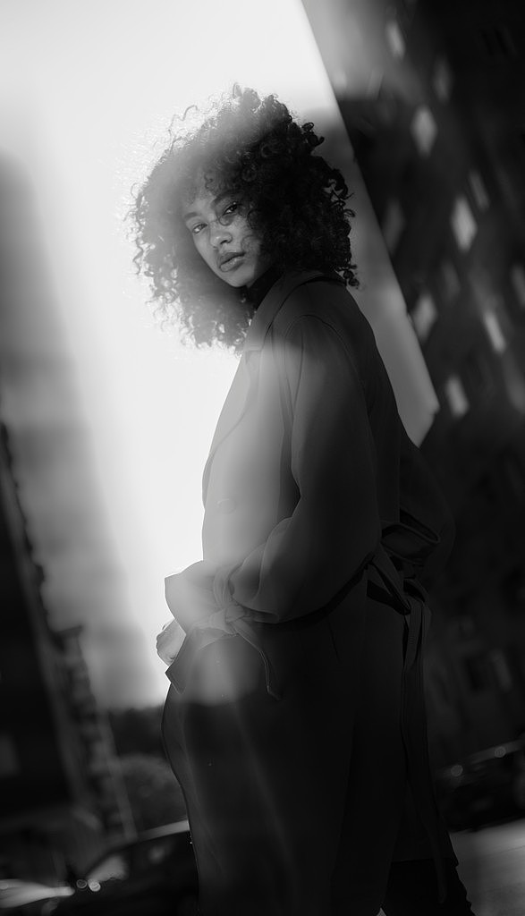 爆炸头小麦色摩登大片摄影