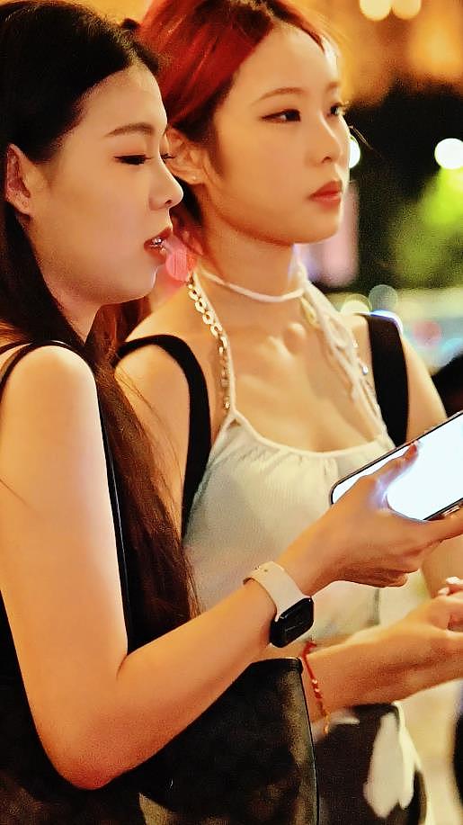 夏日穿搭 吊带衫 不用很漂亮 但要有气质 街拍