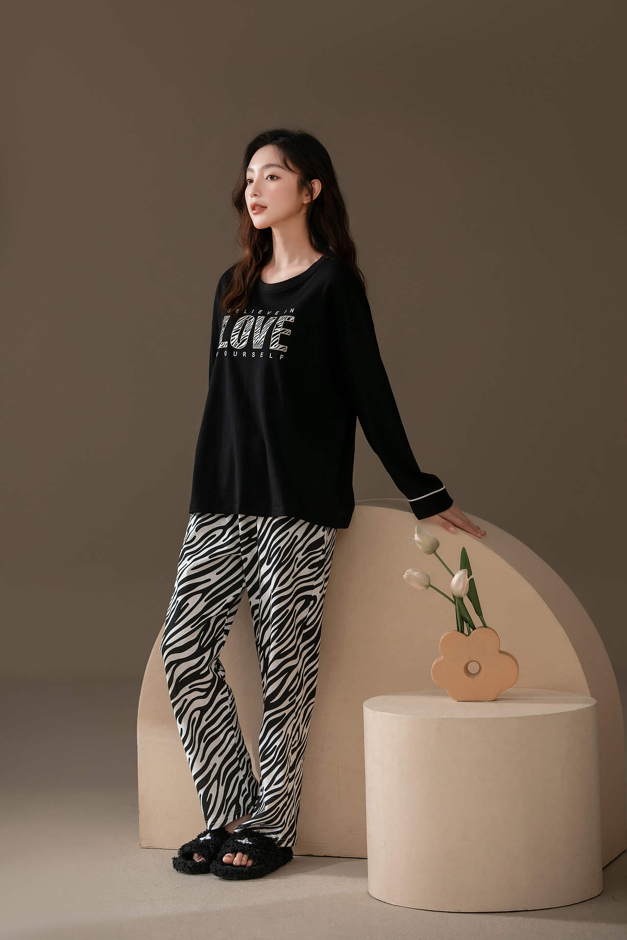 女士家居服 极简家居服拍摄/杭州摄影（图ZMzU1MjQ3MzY4） - 人像摄影 - 站酷设计师简影视觉原创素材 - 站酷ZCOOL