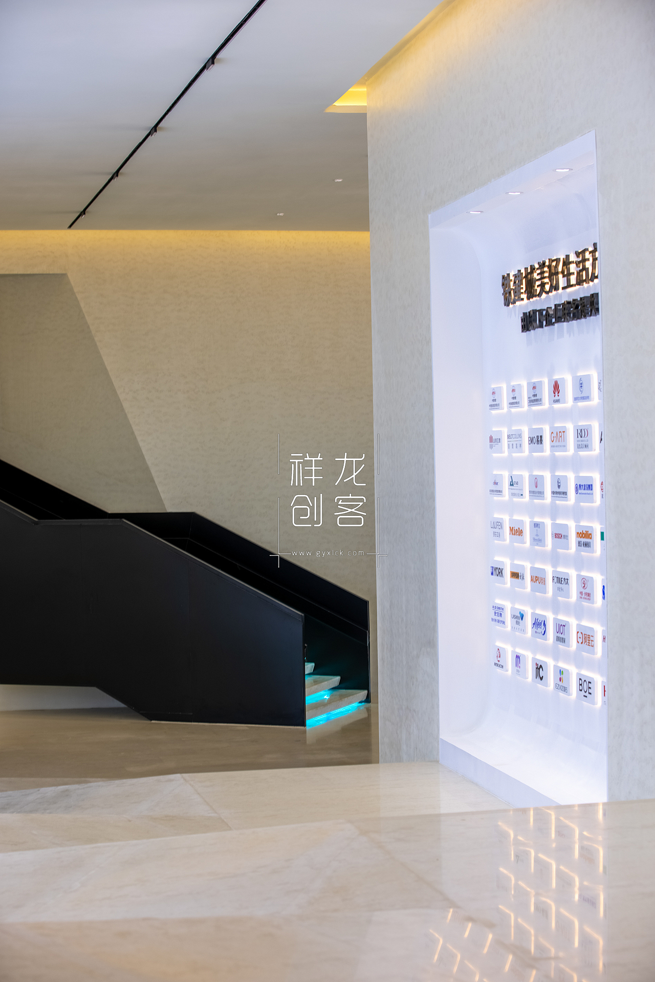 贵阳国际时尚发布中心（图ZMzEyMzQ3ODAw） - 环境/建筑摄影 - 站酷设计师祥龙创客科技原创素材 - 站酷ZCOOL